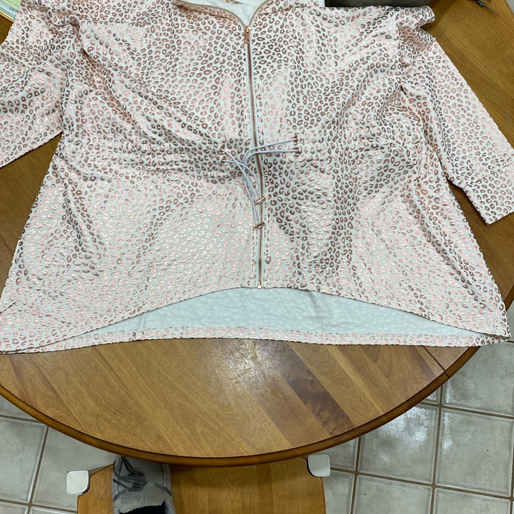 NWOT. Zuda, women’s size 2X, zip-up top. - Picture 16 of 16